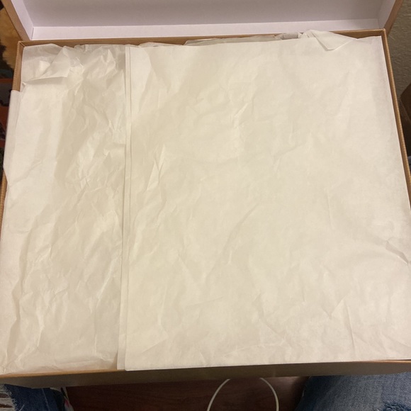 Red Bottomss - Picture 2 of 5